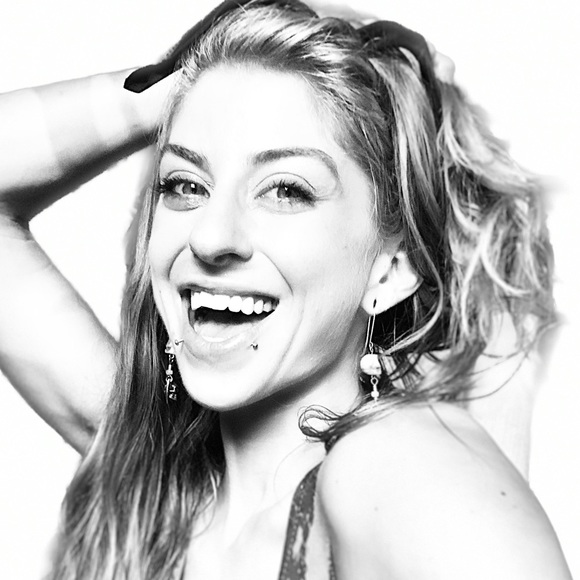 Meet your Posher, Kaitlin - Picture 1 of 2